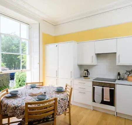 Апартаменты Stunning 2-bedroom Duplex In The Heart Of Clifton *